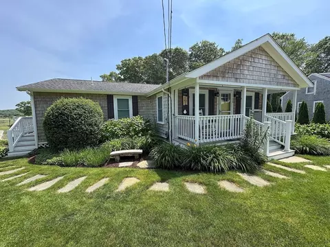 15 Wales Dr, Pocasset, MA 02559