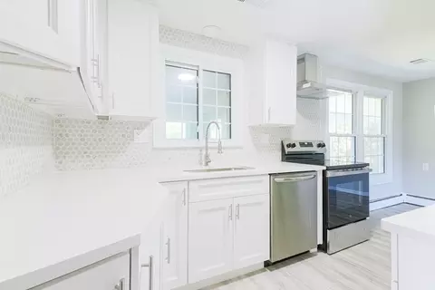 102 Mccarthy Ave, Chicopee, MA 01020 photo 6