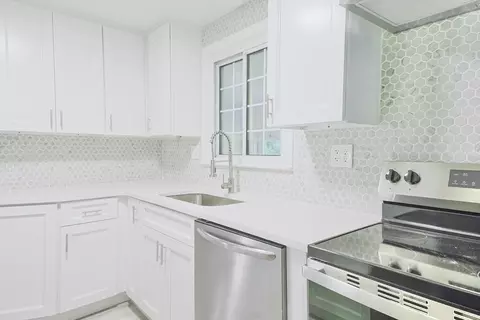 102 Mccarthy Ave, Chicopee, MA 01020 photo 7