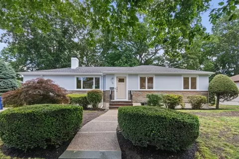 94 Selwyn Rd, Newton, MA 02461