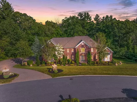 2 Regency Rdg, Andover, MA 01810
