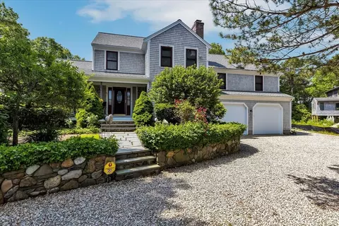 68 Whippoorwill Cir, Mashpee, MA 02649