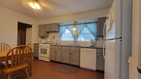 1285 Pendleton Ave #1285, Chicopee, MA 01022 photo 4