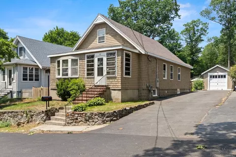 10 Hillside Ave, Saugus, MA 01906