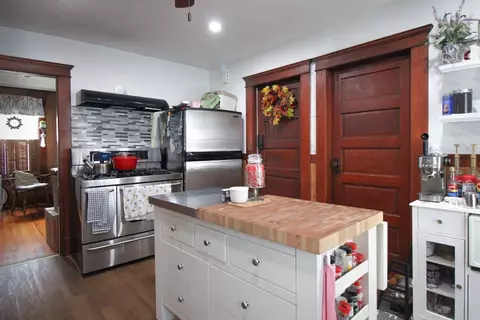 116 Muzzy St, Chicopee, MA 01020 photo 9