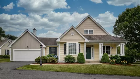 12 Braeburn Ln #12, Ashland, MA 01721