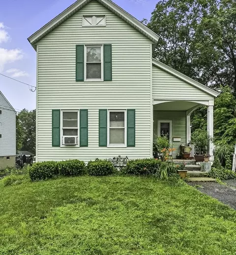 17 Manchester St, Leominster, MA 01453