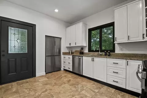 38 Circuit Ave E, Worcester, MA 01603 photo 13