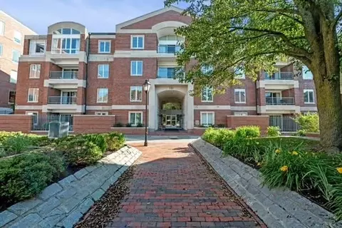 130 Mount Auburn St #204, Cambridge, MA 02138