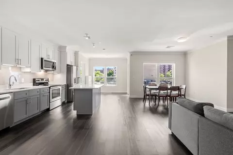 999 Hancock St #301, Quincy, MA 02169