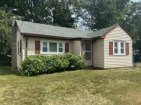 42 Dale Rd, Holbrook, MA 02343