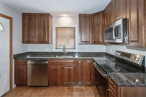 254 Redlands St, Springfield, MA 01104 photo 4