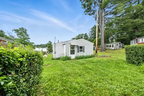 53 7th St, Brimfield, MA 01010
