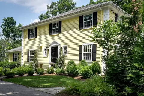 2 Wildwood Rd, Dover, MA 02030