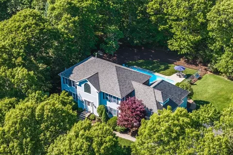 141 Cairn Ridge Rd, Falmouth, MA 02536