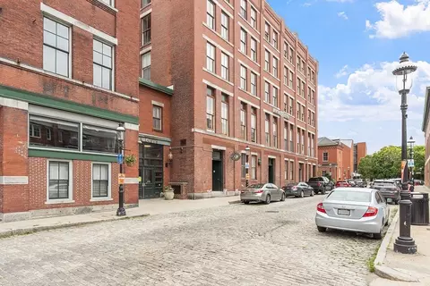 172 Middle St #105, Lowell, MA 01852