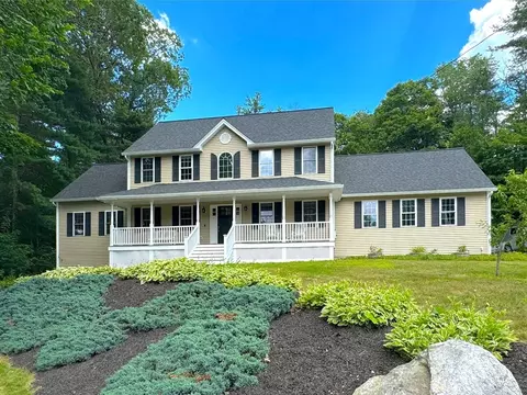 111 Country Club Pl, Southbridge, MA 01550