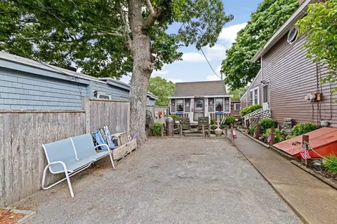15 Sixth St, Wareham, MA 02558 photo 4