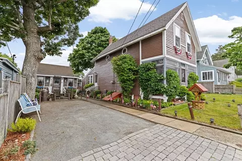 15 Sixth St, Wareham, MA 02558