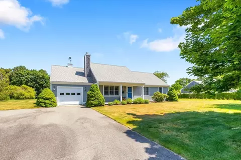24 Putter Dr, Falmouth, MA 02536