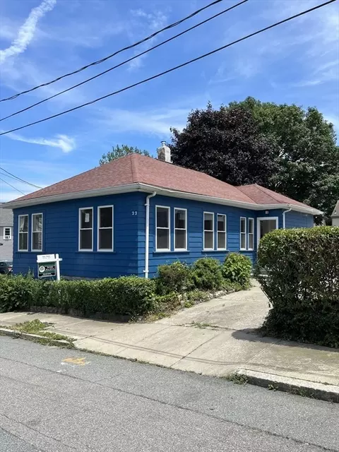 22 Queen St, Fall River, MA 02724