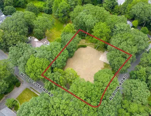 35 Albion Rd, Wellesley, MA 02481