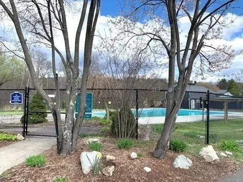 170 E Hadley Rd #60, Amherst, MA 01002
