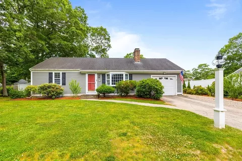 49 Fishermans Cove Rd, Falmouth, MA 02536