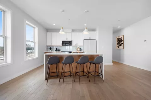437-439 Chelsea St #3R, Boston, MA 02128