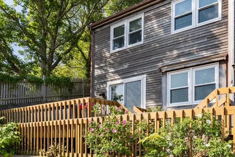 34 Winslow St UNIT 3, Provincetown, MA 02657