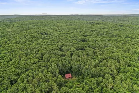 42 Glasheen Rd, Petersham, MA 01366