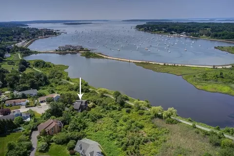 25 Fort Hill Rd, Bristol, RI 02809