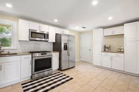 Kitchen - 20 Terry Ln E, Wareham, MA 02571 photo 1 of 4
