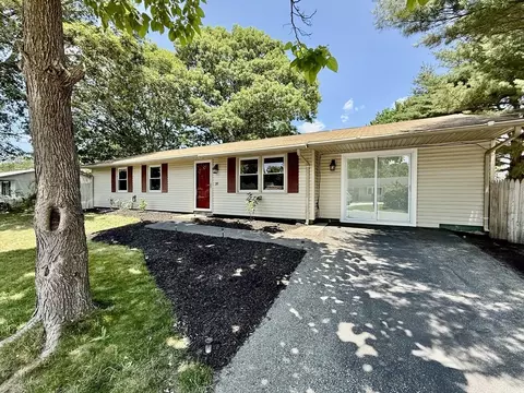 20 Terry Ln E, Wareham, MA 02571