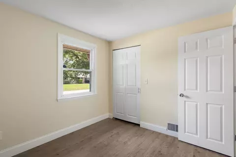 Bedroom - 20 Terry Ln E, Wareham, MA 02571 photo 6 of 10
