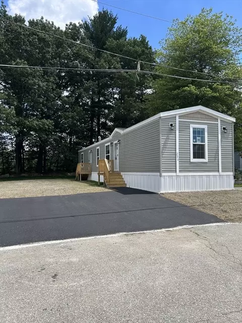206 Shoreline Dr, Tewksbury, MA 01876