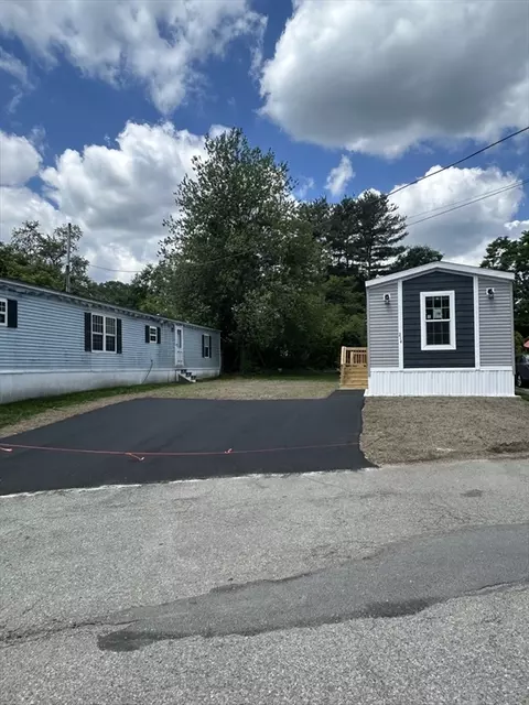 214 Shoreline Dr, Tewksbury, MA 01876