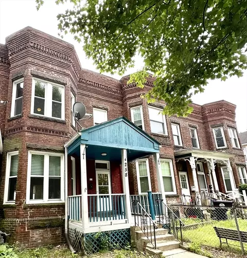 258 Walnut St, Holyoke, MA 01040