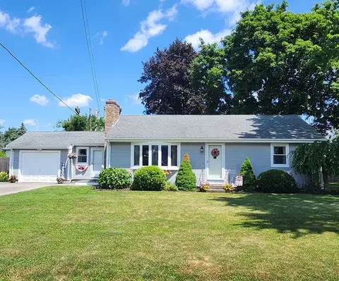 72 Briarwood Dr, Seekonk, MA 02771