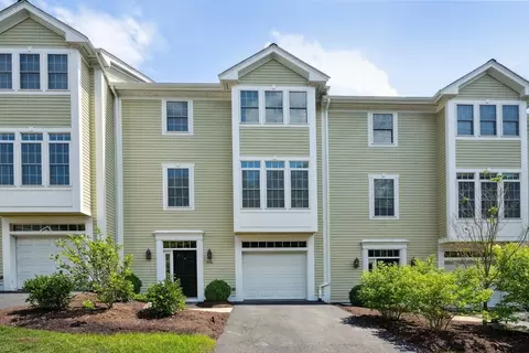 931 Lagrange St #931, Boston, MA 02132