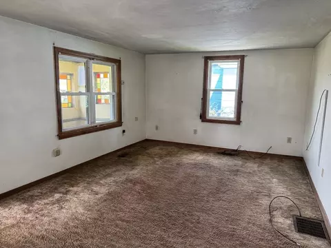 Living - 49 John St, Worcester, MA 01609 photo 1 of 7