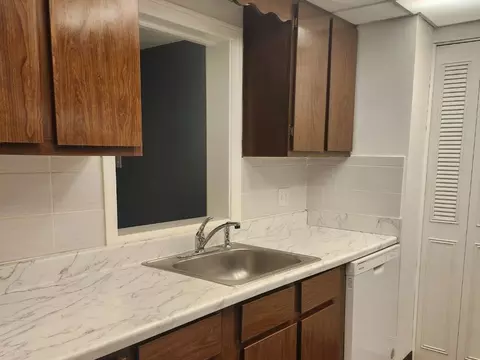 55 Greentree Ln #27, Weymouth, MA 02190