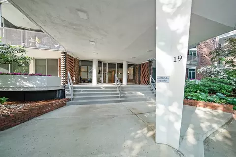 19 Winchester St #110, Brookline, MA 02446