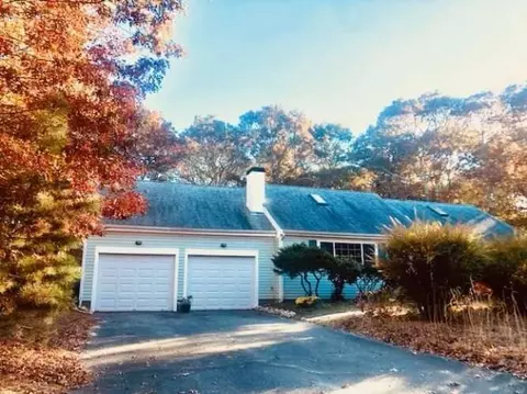 5 Greyhampton Rd, Yarmouth, MA 02673