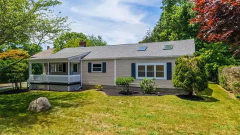 367 Middle Rd, Acushnet, MA 02743 photo 2