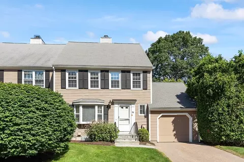 74 Fairway Cir #74, Natick, MA 01760