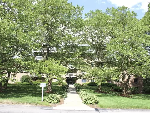 65 Commons Dr #502, Shrewsbury, MA 01545