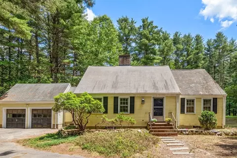 10 Taylor Ln, Dover, MA 02030