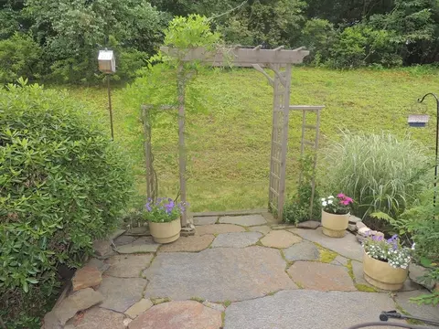 24 Greenleaves Dr #411, Amherst, MA 01002