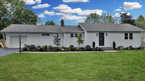 15 Crapo St, Marion, MA 02738